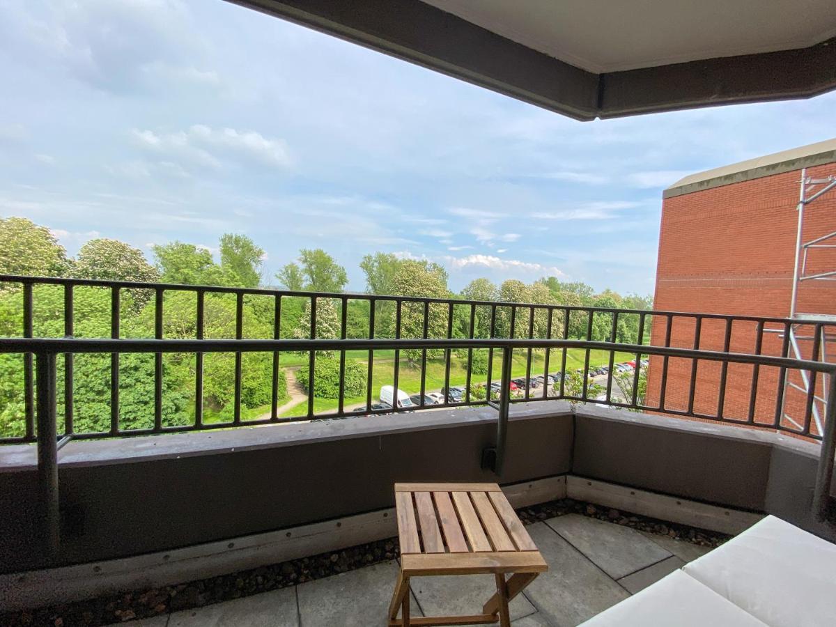 Schoene Wohnung Mit Rheinblick/Duesseldorf/Neuss/Messe Exterior photo